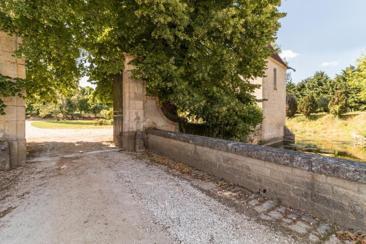 Chateau De Mauvilly Bed and Breakfast Exteriör bild
